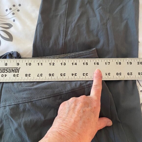 Mountain Hardwear size Women's 10/32 Gray Cargo Stretchy Hiking Outdoors Pants - Picture 5 of 11